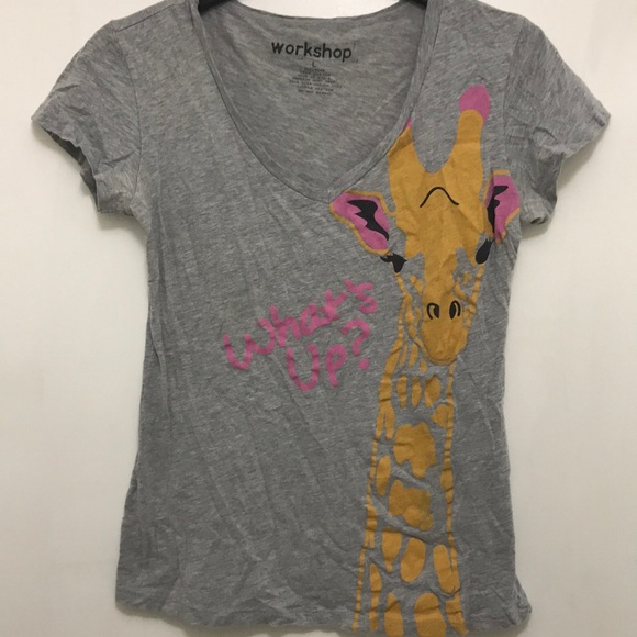 Tops - Giraffe Graphic V-Neck Tee